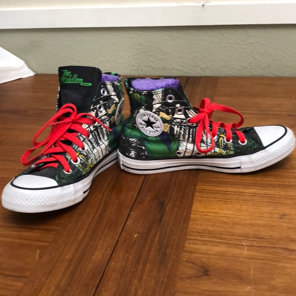 Converse Shoes - Converse riddler sneakers in size 6